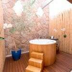 Spa com detalhes no ofurô
