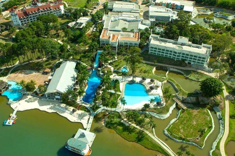 Vista aérea da estrutura do Mavsa Resort