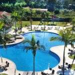 Desfrute de uma piscina gigante e de todas as comodidades que um resort em São Paulo pode oferecer. #resorts #saopaulo #piscina #lazer #diversao